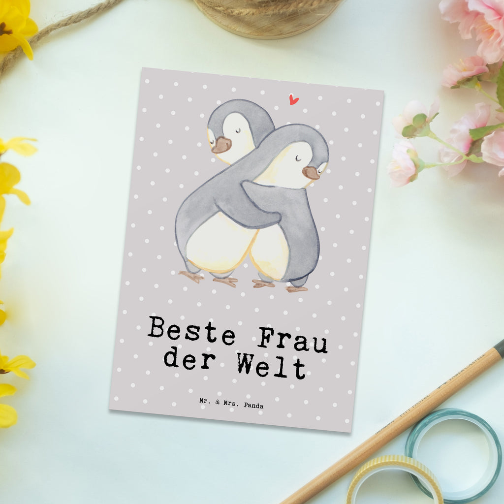 Postkarte Pinguin Beste Frau der Welt Postkarte, Karte, Geschenkkarte, Grußkarte, Einladung, Ansichtskarte, Geburtstagskarte, Einladungskarte, Dankeskarte, Ansichtskarten, Einladung Geburtstag, Einladungskarten Geburtstag, für, Dankeschön, Geschenk, Schenken, Geburtstag, Geburtstagsgeschenk, Geschenkidee, Danke, Bedanken, Mitbringsel, Freude machen, Geschenktipp, Beste, Frau, Ehefrau, Partnerin, Freundin, Traumfrau, Liebling, Ehepartner, Ehe, Gattin, Lebensgefährtin, Braut, Kleinigkeit