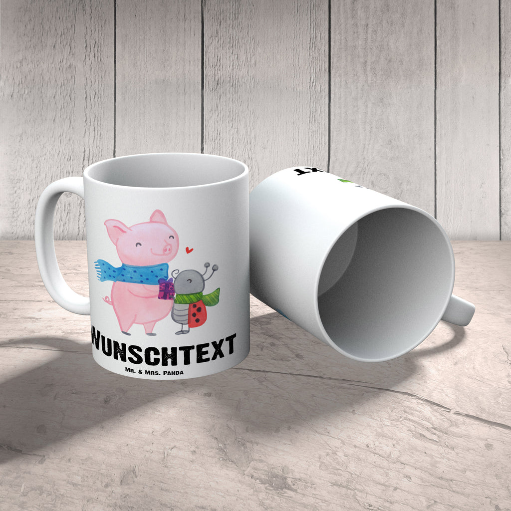 Personalisierte Tasse Glühschwein Smörle Personalisierte Tasse, Namenstasse, Wunschname, Personalisiert, Tasse, Namen, Drucken, Tasse mit Namen, Winter, Weihnachten, Weihnachtsdeko, Nikolaus, Advent, Heiligabend, Wintermotiv, Handgezeichnetes Glühschwein, Kreatives Glühschwein Design, Winterlicher Glühwein Spruch, Glühwein Liebhaber Geschenk, Herzliches Marienkäfer Motiv, Marienkäfer in Winterkleidung, Glühwein ist köstlich Spruch, Smörle der stolze Marienkäfer, Süßer Marienkäfer gibt Geschenk, Romantische Geschenkidee Glühwein