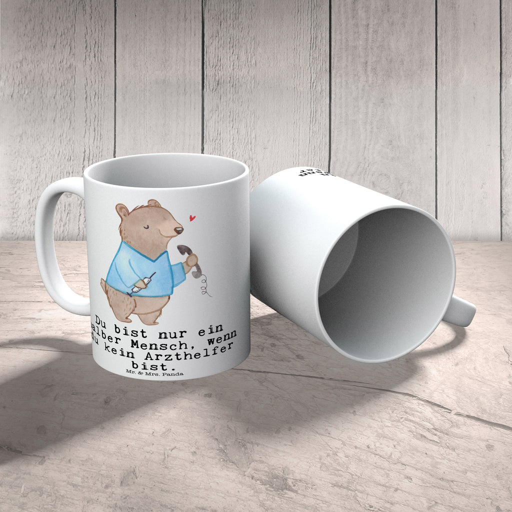 Tasse Arzthelfer mit Herz Tasse, Kaffeetasse, Teetasse, Becher, Kaffeebecher, Teebecher, Keramiktasse, Porzellantasse, Büro Tasse, Geschenk Tasse, Tasse Sprüche, Tasse Motive, Kaffeetassen, Tasse bedrucken, Designer Tasse, Cappuccino Tassen, Schöne Teetassen, Beruf, Ausbildung, Jubiläum, Abschied, Rente, Kollege, Kollegin, Geschenk, Schenken, Arbeitskollege, Mitarbeiter, Firma, Danke, Dankeschön, Arzthelfer, Medizinischer Fachangestellter