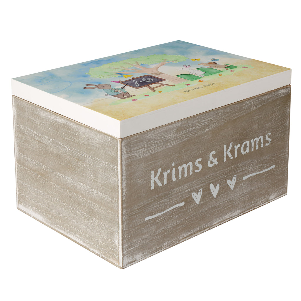 Holzkiste Hasen Schule Holzkiste, Kiste, Schatzkiste, Truhe, Schatulle, XXL, Erinnerungsbox, Erinnerungskiste, Dekokiste, Aufbewahrungsbox, Geschenkbox, Geschenkdose, Ostern, Osterhase, Ostergeschenke, Osternest, Osterdeko, Geschenke zu Ostern, Ostern Geschenk, Ostergeschenke Kinder, Ostern Kinder