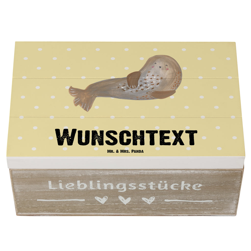 Personalisierte Holzkiste Robbe lachend Holzkiste mit Namen, Kiste mit Namen, Schatzkiste mit Namen, Truhe mit Namen, Schatulle mit Namen, Erinnerungsbox mit Namen, Erinnerungskiste, mit Namen, Dekokiste mit Namen, Aufbewahrungsbox mit Namen, Holzkiste Personalisiert, Kiste Personalisiert, Schatzkiste Personalisiert, Truhe Personalisiert, Schatulle Personalisiert, Erinnerungsbox Personalisiert, Erinnerungskiste Personalisiert, Dekokiste Personalisiert, Aufbewahrungsbox Personalisiert, Geschenkbox personalisiert, GEschenkdose personalisiert, Tiermotive, Gute Laune, lustige Sprüche, Tiere, Robbe, Robben, Seehund, Strand, Meerestier, Ostsee, Nordsee