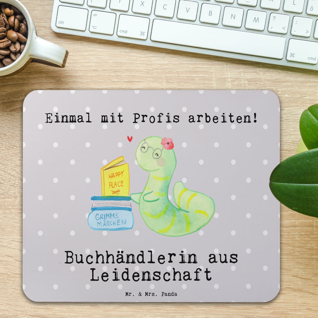 Mauspad Buchhändlerin aus Leidenschaft Mousepad, Computer zubehör, Büroausstattung, PC Zubehör, Arbeitszimmer, Mauspad, Einzigartiges Mauspad, Designer Mauspad, Mausunterlage, Mauspad Büro, Beruf, Ausbildung, Jubiläum, Abschied, Rente, Kollege, Kollegin, Geschenk, Schenken, Arbeitskollege, Mitarbeiter, Firma, Danke, Dankeschön, Buchhändlerin, Buchhandlung, Buchverkäuferin, Bibliothekarin, Bücherwurm