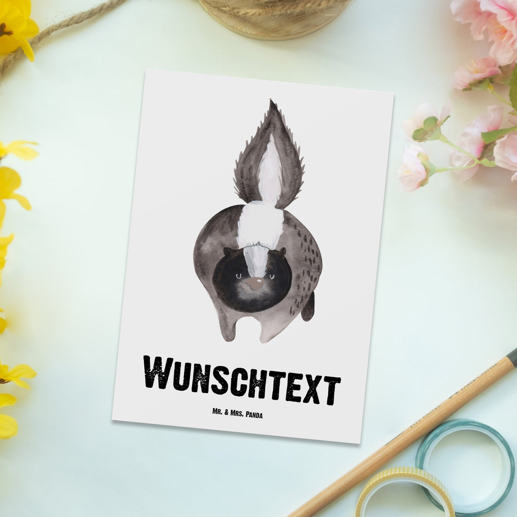 Personalisierte Postkarte Stinktier Angriff Postkarte mit Namen, Postkarte bedrucken, Postkarte mit Wunschtext, Postkarte personalisierbar, Geschenkkarte mit Namen, Grußkarte mit Namen, Karte mit Namen, Einladung mit Namen, Ansichtskarte mit Namen, Geschenkkarte mit Wunschtext, Grußkarte mit Wunschtext, Karte mit Wunschtext, Einladung mit Wunschtext, Ansichtskarte mit Wunschtext, Stinktier, Skunk, Wildtier, Raubtier, Stinker, Stinki, wütend, Drohung