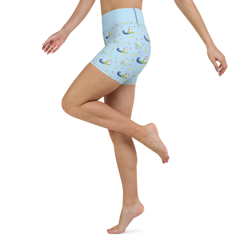 Yoga Shorts Pinguin Surfer Muster Yoga Shorts, Yogashorts, Sporthose, Sportshorts, Fitnesshose, Sportshorts Damen, Yoga Shorts Damen, Yogabekleidung, Sportbekleidung, Pinguin, Pinguine, surfen, Surfer, Hawaii, Urlaub, Wellen, Wellen reiten, Portugal