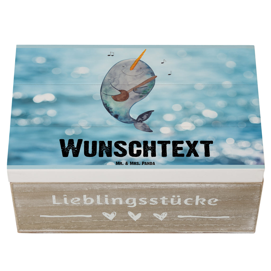 Personalisierte Holzkiste Narwal Gitarre Holzkiste mit Namen, Kiste mit Namen, Schatzkiste mit Namen, Truhe mit Namen, Schatulle mit Namen, Erinnerungsbox mit Namen, Erinnerungskiste, mit Namen, Dekokiste mit Namen, Aufbewahrungsbox mit Namen, Holzkiste Personalisiert, Kiste Personalisiert, Schatzkiste Personalisiert, Truhe Personalisiert, Schatulle Personalisiert, Erinnerungsbox Personalisiert, Erinnerungskiste Personalisiert, Dekokiste Personalisiert, Aufbewahrungsbox Personalisiert, Geschenkbox personalisiert, GEschenkdose personalisiert, Meerestiere, Meer, Urlaub, Narwal, Wal, Tanzen, Probleme, Problemlösung, Frust, Gespräche, Gitarre