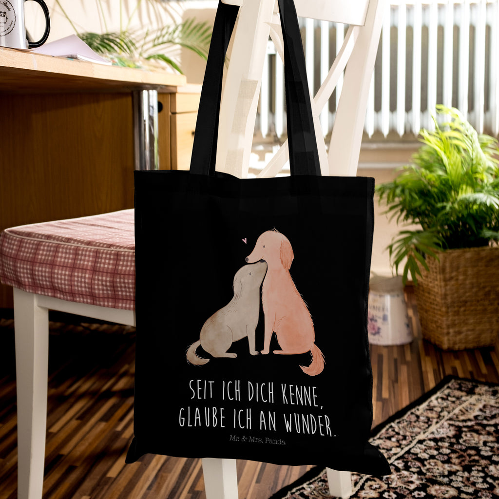 Tragetasche Hunde Liebe Beuteltasche, Beutel, Einkaufstasche, Jutebeutel, Stoffbeutel, Tasche, Shopper, Umhängetasche, Strandtasche, Schultertasche, Stofftasche, Tragetasche, Badetasche, Jutetasche, Einkaufstüte, Laptoptasche, Hund, Hundemotiv, Haustier, Hunderasse, Tierliebhaber, Hundebesitzer, Sprüche, Liebe, Hund. Hunde, Kuss, Vertrauen, Kuscheln, Herz