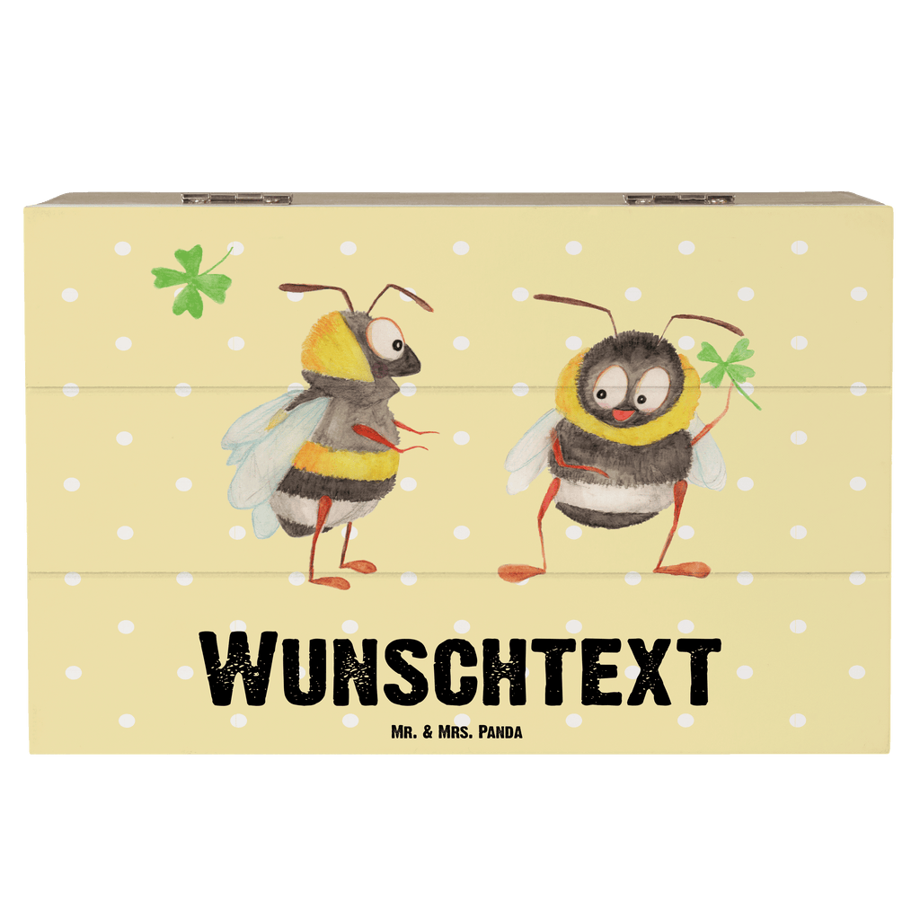 Personalisierte Holzkiste Hummeln Kleeblatt Holzkiste mit Namen, Kiste mit Namen, Schatzkiste mit Namen, Truhe mit Namen, Schatulle mit Namen, Erinnerungsbox mit Namen, Erinnerungskiste, mit Namen, Dekokiste mit Namen, Aufbewahrungsbox mit Namen, Holzkiste Personalisiert, Kiste Personalisiert, Schatzkiste Personalisiert, Truhe Personalisiert, Schatulle Personalisiert, Erinnerungsbox Personalisiert, Erinnerungskiste Personalisiert, Dekokiste Personalisiert, Aufbewahrungsbox Personalisiert, Geschenkbox personalisiert, GEschenkdose personalisiert, Tiermotive, Gute Laune, lustige Sprüche, Tiere, Hummel, Biene, Spruch positiv, Biene Deko, Spruch schön, glücklich sein, glücklich werden, Spruch fröhlich