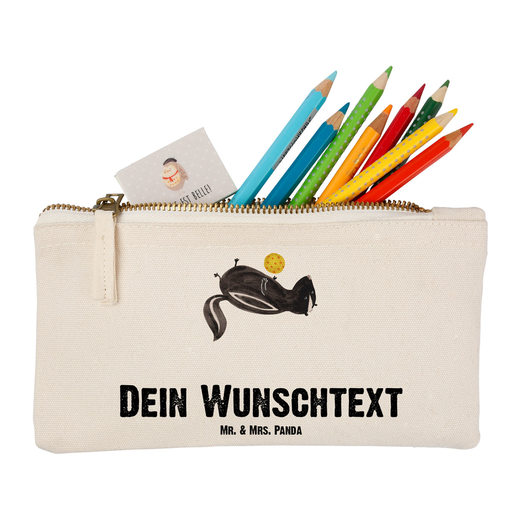 Personalisierte Schminktasche Stinktier Ball Personalisierte Schminktasche, Personalisierte Kosmetiktasche, Personalisierter Kosmetikbeutel, Personalisiertes Stiftemäppchen, Personalisiertes Etui, Personalisierte Federmappe, Personalisierte Makeup Bag, Personalisiertes Schminketui, Personalisiertes Kosmetiketui, Personalisiertes Schlamperetui, Schminktasche mit Namen, Kosmetiktasche mit Namen, Kosmetikbeutel mit Namen, Stiftemäppchen mit Namen, Etui mit Namen, Federmappe mit Namen, Makeup Bg mit Namen, Schminketui mit Namen, Kosmetiketui mit Namen, Schlamperetui mit Namen, Schminktasche personalisieren, Schminktasche bedrucken, Schminktasche selbst gestalten, Stinktier, Skunk, Wildtier, Raubtier, Stinker, Stinki, verspielt, Weisheit