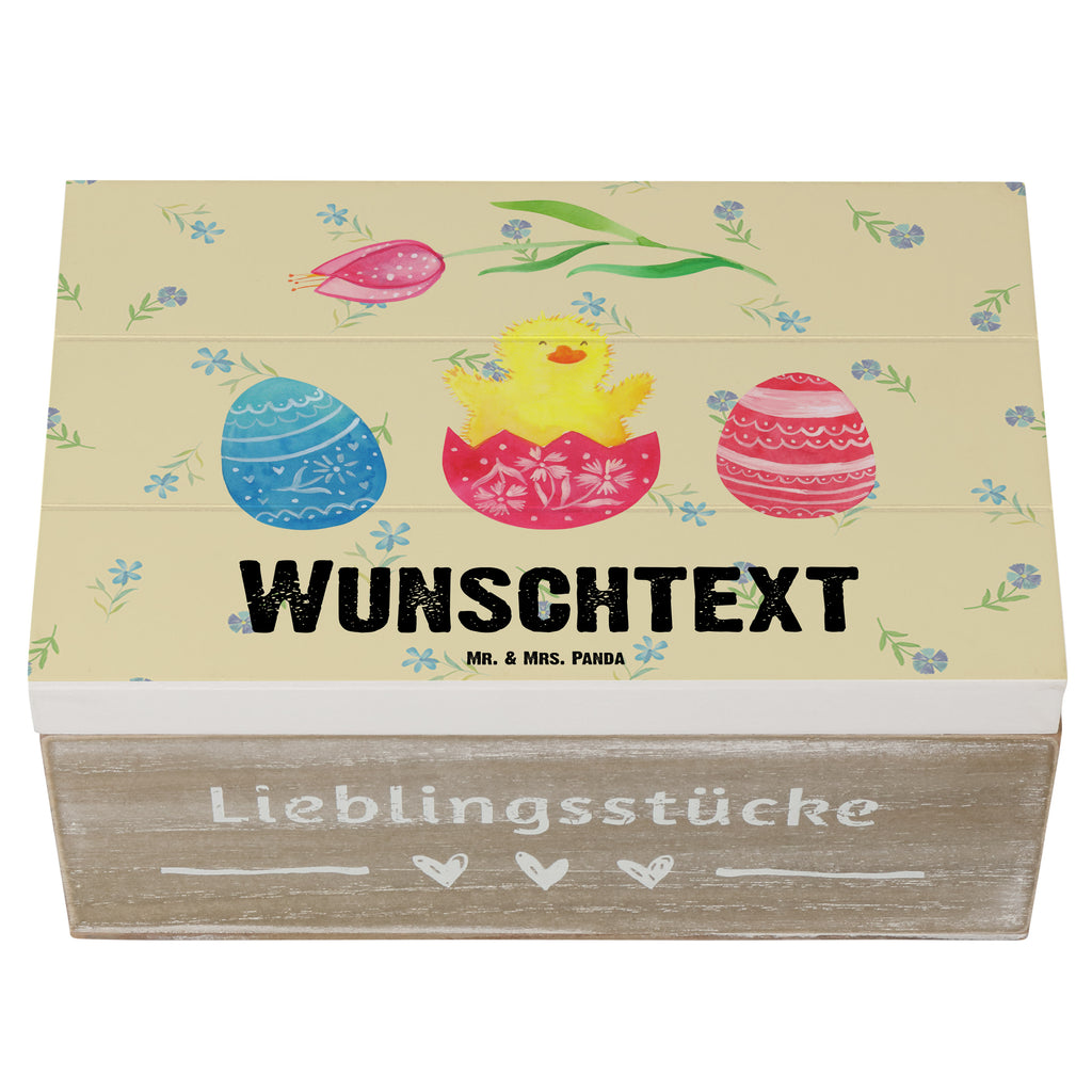 Personalisierte Holzkiste Küken geschlüpft Holzkiste mit Namen, Kiste mit Namen, Schatzkiste mit Namen, Truhe mit Namen, Schatulle mit Namen, Erinnerungsbox mit Namen, Erinnerungskiste, mit Namen, Dekokiste mit Namen, Aufbewahrungsbox mit Namen, Holzkiste Personalisiert, Kiste Personalisiert, Schatzkiste Personalisiert, Truhe Personalisiert, Schatulle Personalisiert, Erinnerungsbox Personalisiert, Erinnerungskiste Personalisiert, Dekokiste Personalisiert, Aufbewahrungsbox Personalisiert, Geschenkbox personalisiert, GEschenkdose personalisiert, Ostern, Osterhase, Ostergeschenke, Osternest, Osterdeko, Geschenke zu Ostern, Ostern Geschenk, Ostergeschenke Kinder, Ostern Kinder, Küken, Osterei, Ostereier, Ei, Frühlingsgefühle, Freude, Grüße, liebe Grüße, Frohe Ostern, Ostergrüße