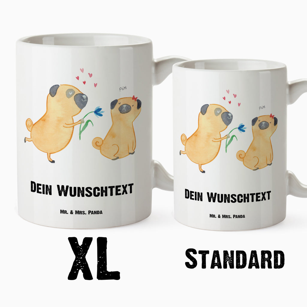 Personalisierte XL Tasse Mops verliebt Personalisierte XL Tasse, Personalisierte Große Tasse, Personalisierte Grosse Kaffeetasse, PErsonalisierter XL Becher, XL Teetasse mit Namen, XL Becher mit Namen, spülmaschinenfest, Jumbo Tasse, Groß, Personalisiert, XL Tasse mit Namen, XL Namenstasse, Jumbo Namenstasse, Hund, Hundemotiv, Haustier, Hunderasse, Tierliebhaber, Hundebesitzer, Sprüche, Mops, Möpse, Hundeliebe, verliebt, Liebe, Liebesspruch. Verlobt, Geschenk Freund, Partner