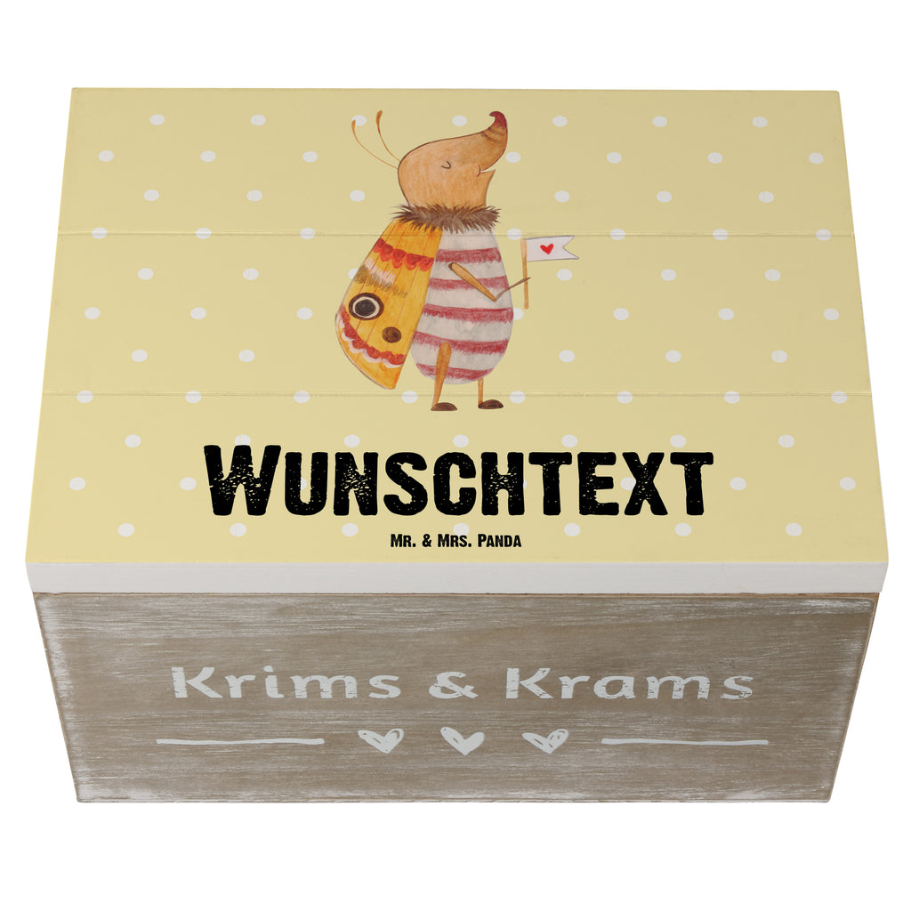 Personalisierte Holzkiste Nachtfalter Fähnchen Holzkiste mit Namen, Kiste mit Namen, Schatzkiste mit Namen, Truhe mit Namen, Schatulle mit Namen, Erinnerungsbox mit Namen, Erinnerungskiste, mit Namen, Dekokiste mit Namen, Aufbewahrungsbox mit Namen, Holzkiste Personalisiert, Kiste Personalisiert, Schatzkiste Personalisiert, Truhe Personalisiert, Schatulle Personalisiert, Erinnerungsbox Personalisiert, Erinnerungskiste Personalisiert, Dekokiste Personalisiert, Aufbewahrungsbox Personalisiert, Geschenkbox personalisiert, GEschenkdose personalisiert, Tiermotive, Gute Laune, lustige Sprüche, Tiere, Nachtfalter, Käfer, Spruch lustig, Spruch witzig, süß, niedlich, Küche Deko, Was kostet die Welt