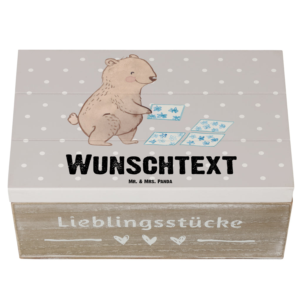 Personalisierte Holzkiste Fliesenleger Herz Holzkiste mit Namen, Kiste mit Namen, Schatzkiste mit Namen, Truhe mit Namen, Schatulle mit Namen, Erinnerungsbox mit Namen, Erinnerungskiste, mit Namen, Dekokiste mit Namen, Aufbewahrungsbox mit Namen, Holzkiste Personalisiert, Kiste Personalisiert, Schatzkiste Personalisiert, Truhe Personalisiert, Schatulle Personalisiert, Erinnerungsbox Personalisiert, Erinnerungskiste Personalisiert, Dekokiste Personalisiert, Aufbewahrungsbox Personalisiert, Geschenkbox personalisiert, GEschenkdose personalisiert, Beruf, Ausbildung, Jubiläum, Abschied, Rente, Kollege, Kollegin, Geschenk, Schenken, Arbeitskollege, Mitarbeiter, Firma, Danke, Dankeschön, Fliesenleger, Gesellenprüfung, Fliesenlegermeister, Fliesenlegerbetrieb, Fliesenfachhandel, Handwerk