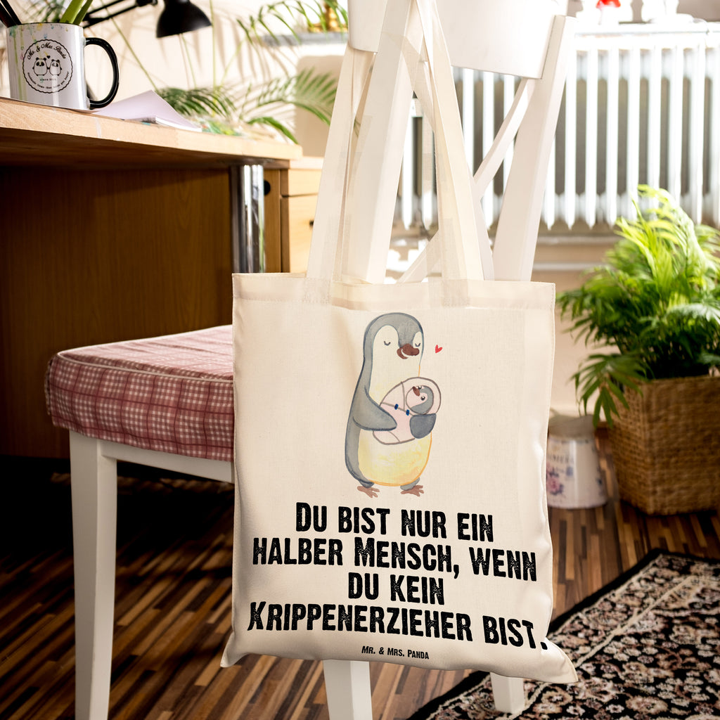 Tragetasche Krippenerzieher mit Herz Beuteltasche, Beutel, Einkaufstasche, Jutebeutel, Stoffbeutel, Tasche, Shopper, Umhängetasche, Strandtasche, Schultertasche, Stofftasche, Tragetasche, Badetasche, Jutetasche, Einkaufstüte, Laptoptasche, Beruf, Ausbildung, Jubiläum, Abschied, Rente, Kollege, Kollegin, Geschenk, Schenken, Arbeitskollege, Mitarbeiter, Firma, Danke, Dankeschön, Krippenerzieher, Kindertagesstätte, KITA, Eröffnung, Erzieher, Pädagoge