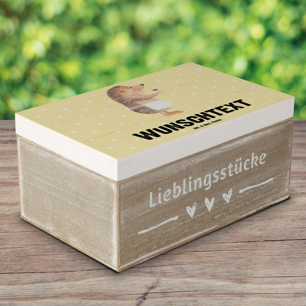 Personalisierte Holzkiste Igel Wein Holzkiste mit Namen, Kiste mit Namen, Schatzkiste mit Namen, Truhe mit Namen, Schatulle mit Namen, Erinnerungsbox mit Namen, Erinnerungskiste, mit Namen, Dekokiste mit Namen, Aufbewahrungsbox mit Namen, Holzkiste Personalisiert, Kiste Personalisiert, Schatzkiste Personalisiert, Truhe Personalisiert, Schatulle Personalisiert, Erinnerungsbox Personalisiert, Erinnerungskiste Personalisiert, Dekokiste Personalisiert, Aufbewahrungsbox Personalisiert, Geschenkbox personalisiert, GEschenkdose personalisiert, Tiermotive, Gute Laune, lustige Sprüche, Tiere, Wein Spruch, Igel, Geschenk Weintrinker, Geschenk Weinliebhaber, Wein Deko, Weinglas, Rotwein, Weißwein, Wein trinken