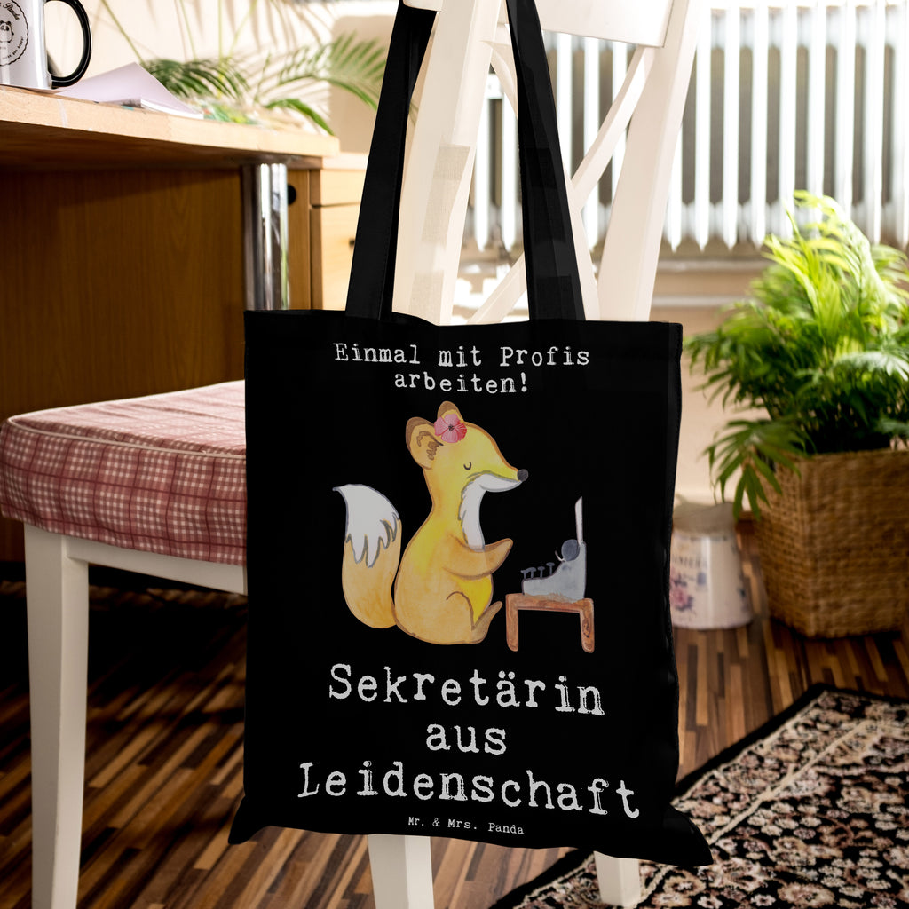 Tragetasche Sekretärin aus Leidenschaft Beuteltasche, Beutel, Einkaufstasche, Jutebeutel, Stoffbeutel, Tasche, Shopper, Umhängetasche, Strandtasche, Schultertasche, Stofftasche, Tragetasche, Badetasche, Jutetasche, Einkaufstüte, Laptoptasche, Beruf, Ausbildung, Jubiläum, Abschied, Rente, Kollege, Kollegin, Geschenk, Schenken, Arbeitskollege, Mitarbeiter, Firma, Danke, Dankeschön