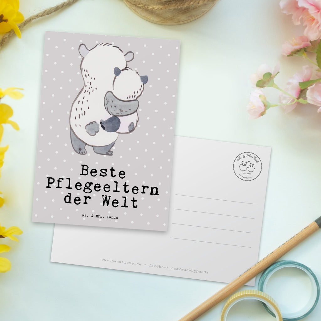 Postkarte Panda Beste Pflegeeltern der Welt Postkarte, Karte, Geschenkkarte, Grußkarte, Einladung, Ansichtskarte, Geburtstagskarte, Einladungskarte, Dankeskarte, Ansichtskarten, Einladung Geburtstag, Einladungskarten Geburtstag, für, Dankeschön, Geschenk, Schenken, Geburtstag, Geburtstagsgeschenk, Geschenkidee, Danke, Bedanken, Mitbringsel, Freude machen, Geschenktipp, Pflegeeltern, Pflegekind, Adoption, Eltern, Mama, Papa, Mami, Papi, Familie, Elternpaar, Mama und Papa