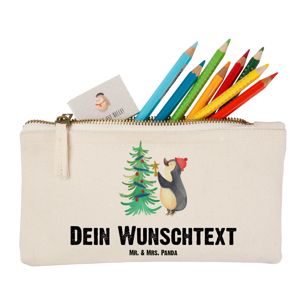 Personalisierte Schminktasche Pinguin Weihnachtsbaum Personalisierte Schminktasche, Personalisierte Kosmetiktasche, Personalisierter Kosmetikbeutel, Personalisiertes Stiftemäppchen, Personalisiertes Etui, Personalisierte Federmappe, Personalisierte Makeup Bag, Personalisiertes Schminketui, Personalisiertes Kosmetiketui, Personalisiertes Schlamperetui, Schminktasche mit Namen, Kosmetiktasche mit Namen, Kosmetikbeutel mit Namen, Stiftemäppchen mit Namen, Etui mit Namen, Federmappe mit Namen, Makeup Bg mit Namen, Schminketui mit Namen, Kosmetiketui mit Namen, Schlamperetui mit Namen, Schminktasche personalisieren, Schminktasche bedrucken, Schminktasche selbst gestalten, Winter, Weihnachten, Weihnachtsdeko, Nikolaus, Advent, Heiligabend, Wintermotiv, Pinguin