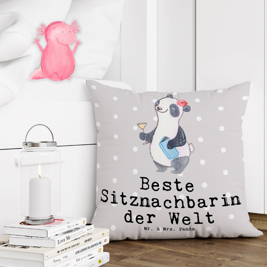 40x40 Kissen Panda Beste Sitznachbarin der Welt Kissenhülle, Kopfkissen, Sofakissen, Dekokissen, Motivkissen, sofakissen, sitzkissen, Kissen, Kissenbezüge, Kissenbezug 40x40, Kissen 40x40, Kissenhülle 40x40, Zierkissen, Couchkissen, Dekokissen Sofa, Sofakissen 40x40, Dekokissen 40x40, Kopfkissen 40x40, Kissen 40x40 Waschbar, für, Dankeschön, Geschenk, Schenken, Geburtstag, Geburtstagsgeschenk, Geschenkidee, Danke, Bedanken, Mitbringsel, Freude machen, Geschenktipp, Sitznachbarin, Stuhlnachbar, Mitschülerin, Nachbarin, Uni, Universität, Seminar, Kommilitone, Tischnachbar, Schule, Mitstudentin, Hochschule, Beste Sitznachbarin der Welt, Weltbeste Sitznachbarin