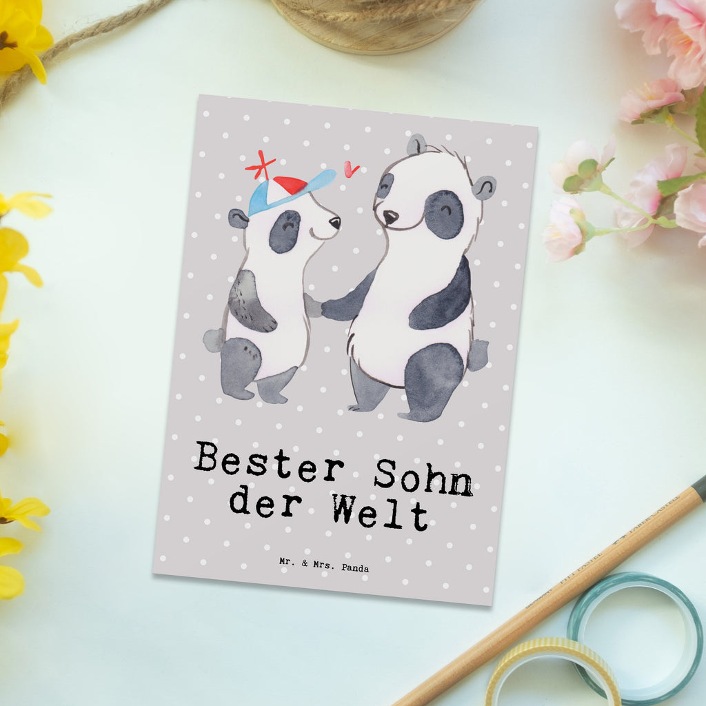 Postkarte Panda Bester Sohn der Welt Postkarte, Karte, Geschenkkarte, Grußkarte, Einladung, Ansichtskarte, Geburtstagskarte, Einladungskarte, Dankeskarte, Ansichtskarten, Einladung Geburtstag, Einladungskarten Geburtstag, für, Dankeschön, Geschenk, Schenken, Geburtstag, Geburtstagsgeschenk, Geschenkidee, Danke, Bedanken, Mitbringsel, Freude machen, Geschenktipp, Sohn, Sohnemann, Söhnchen, Bube, Bub, Nachwuchs, Nachkomme, Kind, Familie, Vater, Belohnung