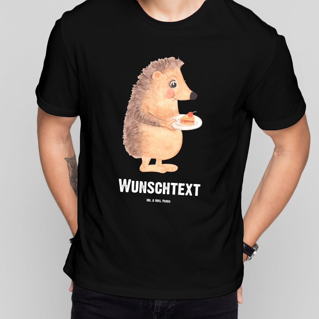 Personalisiertes T-Shirt Igel mit Kuchenstück T-Shirt Personalisiert, T-Shirt mit Namen, T-Shirt mit Aufruck, Männer, Frauen, Wunschtext, Bedrucken, Tiermotive, Gute Laune, lustige Sprüche, Tiere, Igel, Essen Spruch, Kuchen, Backen Geschenk, Kuchen backen, Einladung Party, Geburtstagskuchen, Torte