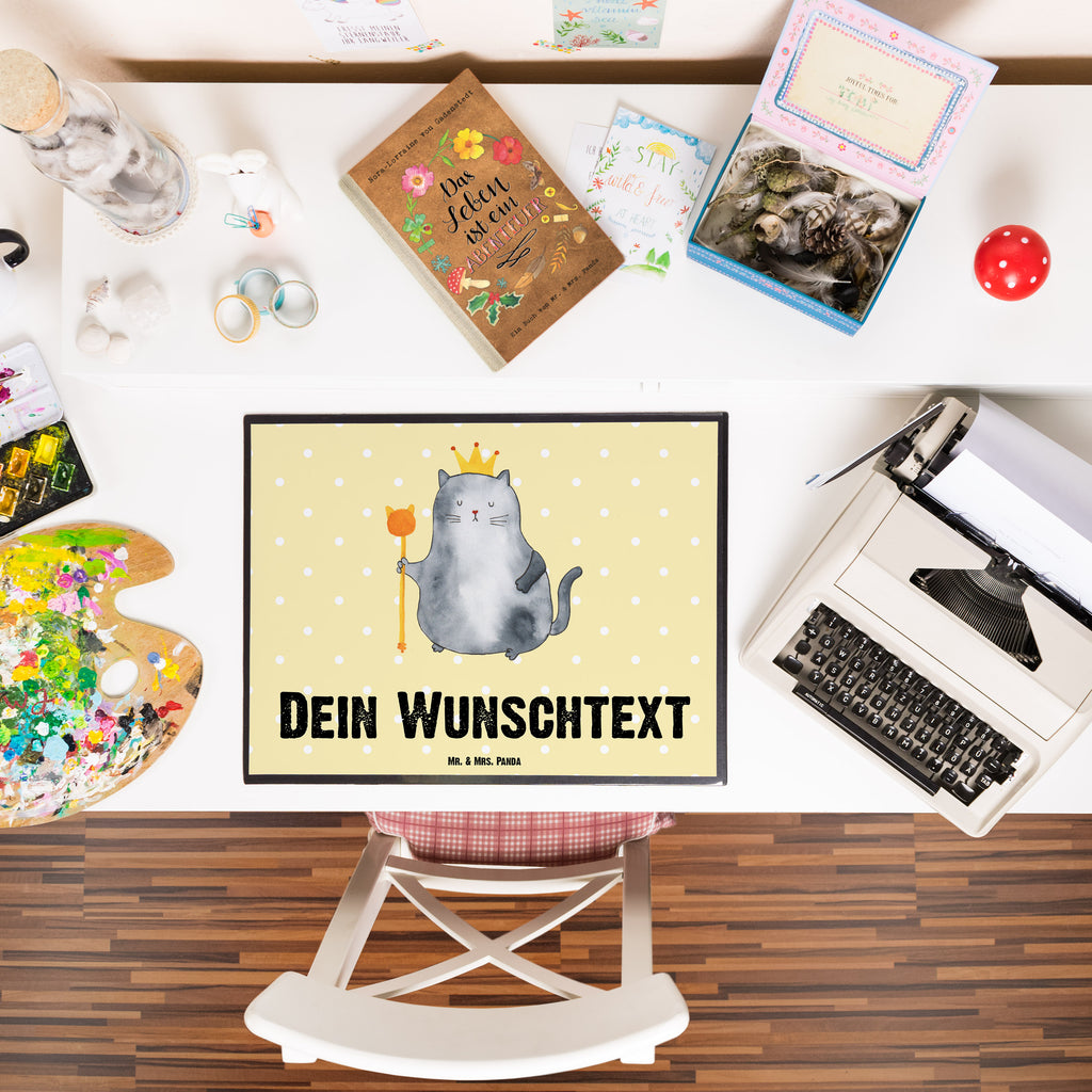 Personalisierte Schreibtischunterlage Katzen Koenig Personalisierte Schreibunterlage, Personalisierte Schreibtischauflage, Personalisierte Schreibtisch Unterlagen, Schreibunterlage mit Namen, Schreibtischauflage  mit Namen, Schreibtisch Unterlagen mit Namen, Selbst gestalten, Namensaufdruck, Namenspersonalisierung, Katze, Katzenmotiv, Katzenfan, Katzendeko, Katzenfreund, Katzenliebhaber, Katzenprodukte, Katzenartikel, Katzenaccessoires, Katzensouvenirs, Katzenliebhaberprodukte, Katzenmotive, Katzen, Kater, Mietze, Cat, Cats, Katzenhalter, Katzenbesitzerin, Haustier, König, Königin, Queen, Familie, Mietzhaus, Wohnung, erste eigenen Wohnung, Umzug, Einzug