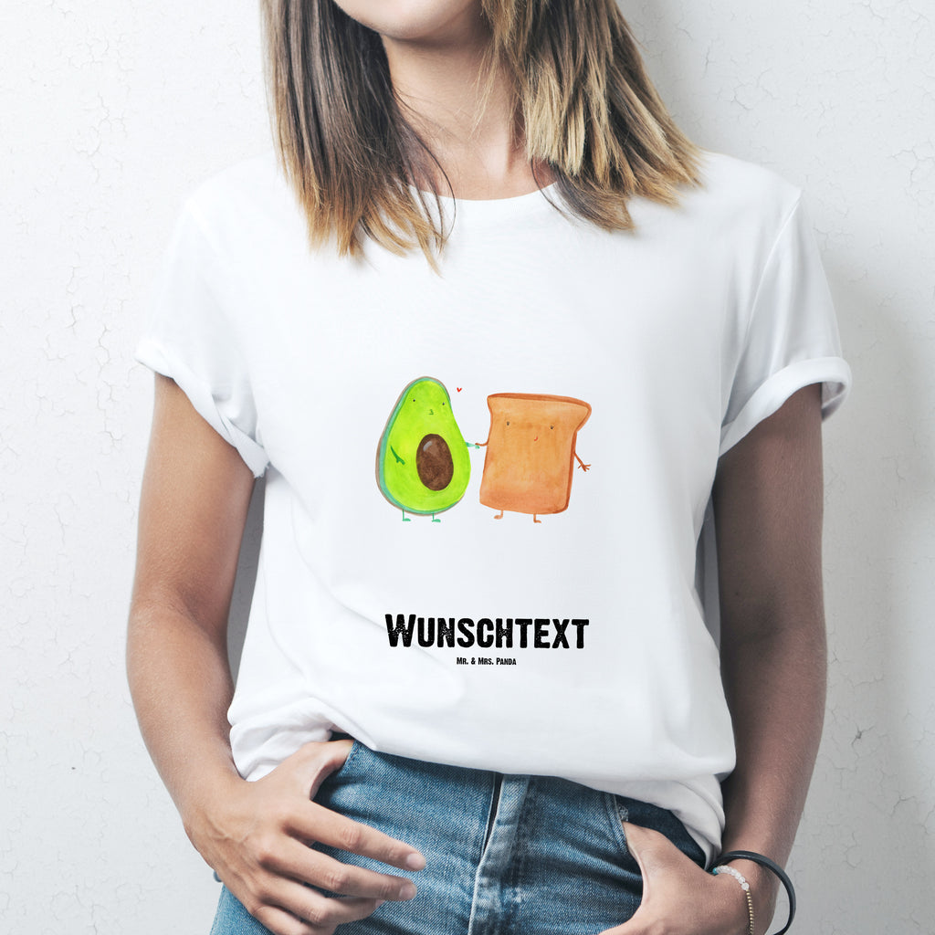 Personalisiertes T-Shirt Avocado Toast T-Shirt Personalisiert, T-Shirt mit Namen, T-Shirt mit Aufruck, Männer, Frauen, Wunschtext, Bedrucken, Avocado, Veggie, Vegan, Gesund, Toast, Toastbrot, Liebespaar, Pärchen, Freund, Freundin, Verlobt, Verlobungsparty, Hochzeit, Hochzeitsgeschenk, Jahrestag, Jahrestagsgeschenk