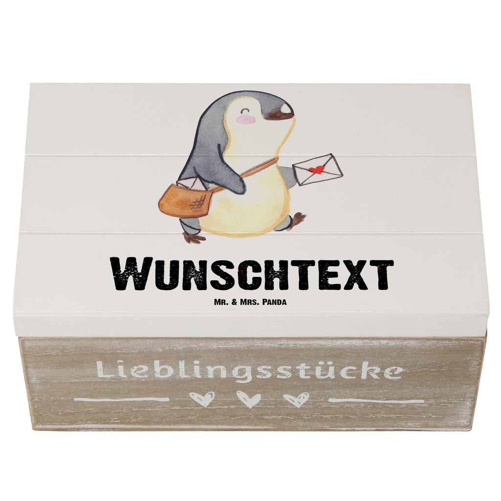 Personalisierte Holzkiste Postbote mit Herz Holzkiste mit Namen, Kiste mit Namen, Schatzkiste mit Namen, Truhe mit Namen, Schatulle mit Namen, Erinnerungsbox mit Namen, Erinnerungskiste, mit Namen, Dekokiste mit Namen, Aufbewahrungsbox mit Namen, Holzkiste Personalisiert, Kiste Personalisiert, Schatzkiste Personalisiert, Truhe Personalisiert, Schatulle Personalisiert, Erinnerungsbox Personalisiert, Erinnerungskiste Personalisiert, Dekokiste Personalisiert, Aufbewahrungsbox Personalisiert, Geschenkbox personalisiert, GEschenkdose personalisiert, Beruf, Ausbildung, Jubiläum, Abschied, Rente, Kollege, Kollegin, Geschenk, Schenken, Arbeitskollege, Mitarbeiter, Firma, Danke, Dankeschön, Postbote, Briefzusteller, Briefträger, Postler