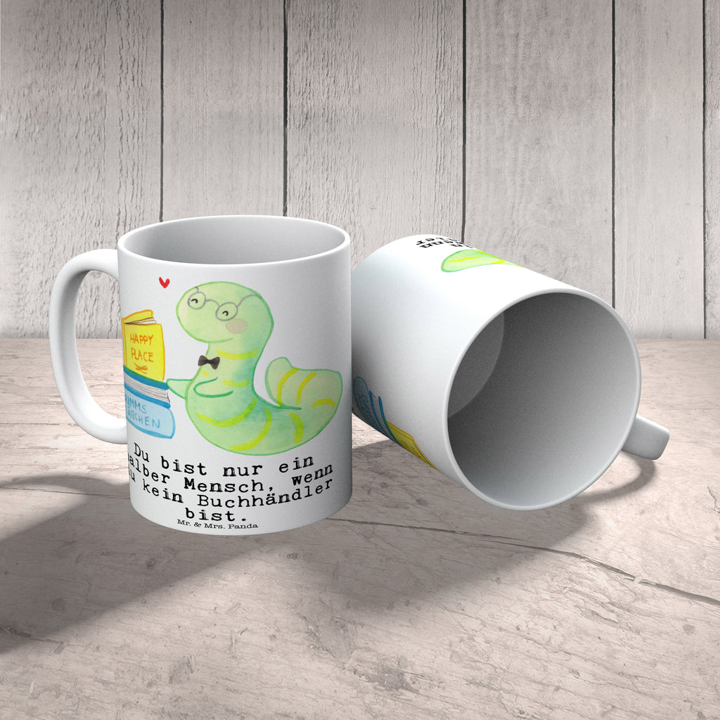 Tasse Buchhändler mit Herz Tasse, Kaffeetasse, Teetasse, Becher, Kaffeebecher, Teebecher, Keramiktasse, Porzellantasse, Büro Tasse, Geschenk Tasse, Tasse Sprüche, Tasse Motive, Kaffeetassen, Tasse bedrucken, Designer Tasse, Cappuccino Tassen, Schöne Teetassen, Beruf, Ausbildung, Jubiläum, Abschied, Rente, Kollege, Kollegin, Geschenk, Schenken, Arbeitskollege, Mitarbeiter, Firma, Danke, Dankeschön, Buchhändler, Buchhandlung, Buchverkäufer, Bibliothekar, Bücherwurm