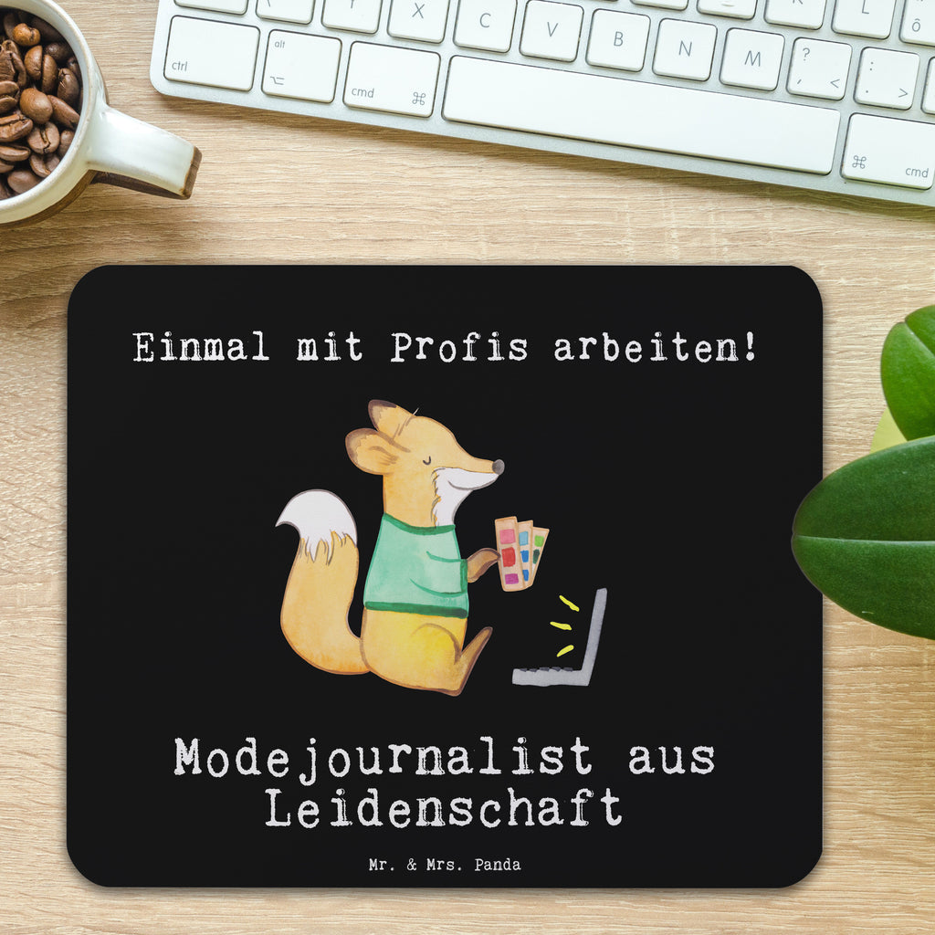 Mauspad Modejournalist aus Leidenschaft Mousepad, Computer zubehör, Büroausstattung, PC Zubehör, Arbeitszimmer, Mauspad, Einzigartiges Mauspad, Designer Mauspad, Mausunterlage, Mauspad Büro, Beruf, Ausbildung, Jubiläum, Abschied, Rente, Kollege, Kollegin, Geschenk, Schenken, Arbeitskollege, Mitarbeiter, Firma, Danke, Dankeschön, Modejournalist, Journalist, Reporter, Redakteur, Pressebüro, Studium