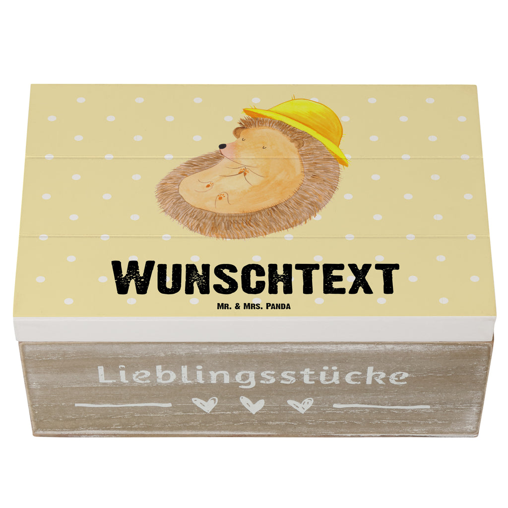 Personalisierte Holzkiste Igel betet Holzkiste mit Namen, Kiste mit Namen, Schatzkiste mit Namen, Truhe mit Namen, Schatulle mit Namen, Erinnerungsbox mit Namen, Erinnerungskiste, mit Namen, Dekokiste mit Namen, Aufbewahrungsbox mit Namen, Holzkiste Personalisiert, Kiste Personalisiert, Schatzkiste Personalisiert, Truhe Personalisiert, Schatulle Personalisiert, Erinnerungsbox Personalisiert, Erinnerungskiste Personalisiert, Dekokiste Personalisiert, Aufbewahrungsbox Personalisiert, Geschenkbox personalisiert, GEschenkdose personalisiert, Tiermotive, Gute Laune, lustige Sprüche, Tiere, Igel, Igel mit Hut, Sonnenhut, Gott, Amen, beten, Leben, Dankbarkeit, Dankbar sein, dankbar, genießen