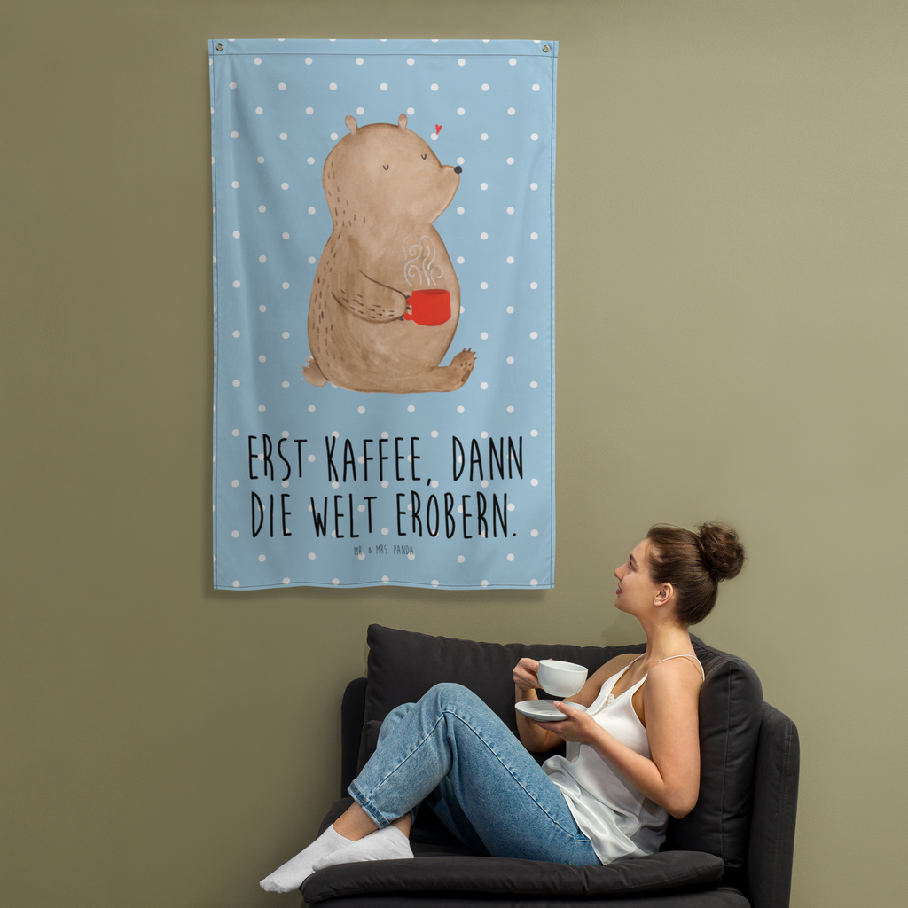 Wandteppich Bär Kaffee Wandbehang, Dekoration, Boho, Wandteppich, Wandtuch, Wanddeko, Tapisserie, Tapestry, Wandbild, Textil-Kunst, Schmuck-Wandbehang, Wand Deko, Kinderzimmer, Kinderzimmer Wand, Kinderzimmer Deko, Kinderzimmer Wanddeko, Bär, Teddy, Teddybär, Kaffee, Coffee, Bären, guten Morgen, Morgenroutine, Welt erobern, Welt retten, Motivation