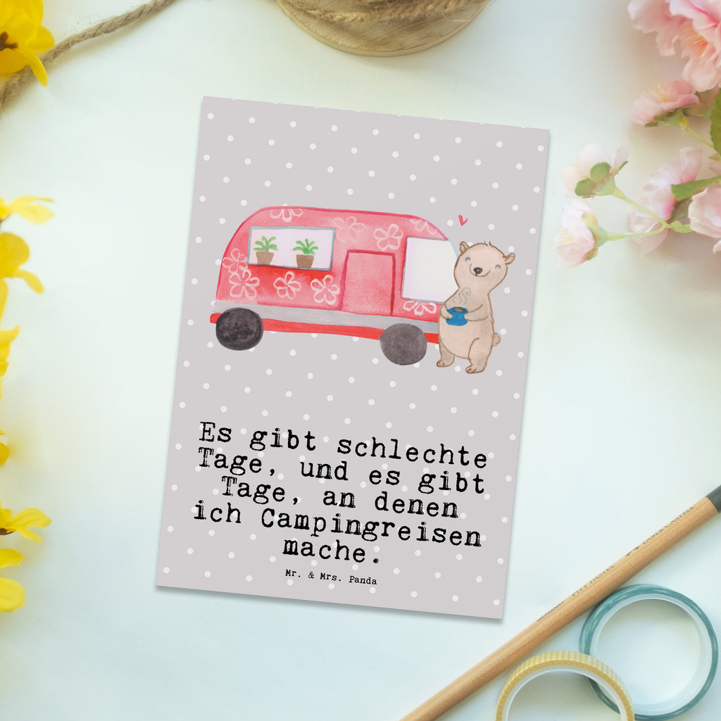 Postkarte Bär Camper Tage Postkarte, Karte, Geschenkkarte, Grußkarte, Einladung, Ansichtskarte, Geburtstagskarte, Einladungskarte, Dankeskarte, Ansichtskarten, Einladung Geburtstag, Einladungskarten Geburtstag, Geschenk, Sport, Sportart, Hobby, Schenken, Danke, Dankeschön, Auszeichnung, Gewinn, Sportler, Camper, Campen, Zelten, Campingplatz, Wohnmobil, Roadtrip, Urlaub