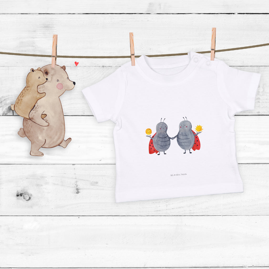 Organic Baby Shirt Sternzeichen Zwilling Baby T-Shirt, Jungen Baby T-Shirt, Mädchen Baby T-Shirt, Shirt, Tierkreiszeichen, Sternzeichen, Horoskop, Astrologie, Aszendent, Zwillinge, Zwilling Geschenk, Zwilling Sternzeichen, Geburtstag Mai, Geschenk Mai, Geschenk Juni, Marienkäfer, Glückskäfer, Zwillingsbruder, Zwillingsschwester