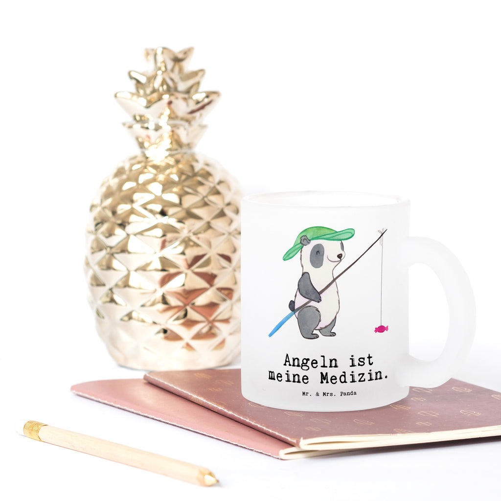 Teetasse Panda Angeln Teetasse, Teeglas, Teebecher, Tasse mit Henkel, Tasse, Glas Teetasse, Teetasse aus Glas, Geschenk, Sport, Sportart, Hobby, Schenken, Danke, Dankeschön, Auszeichnung, Gewinn, Sportler, angeln, Angelsport, Angelverein, Angler, angeln gehen, Hobbyangler