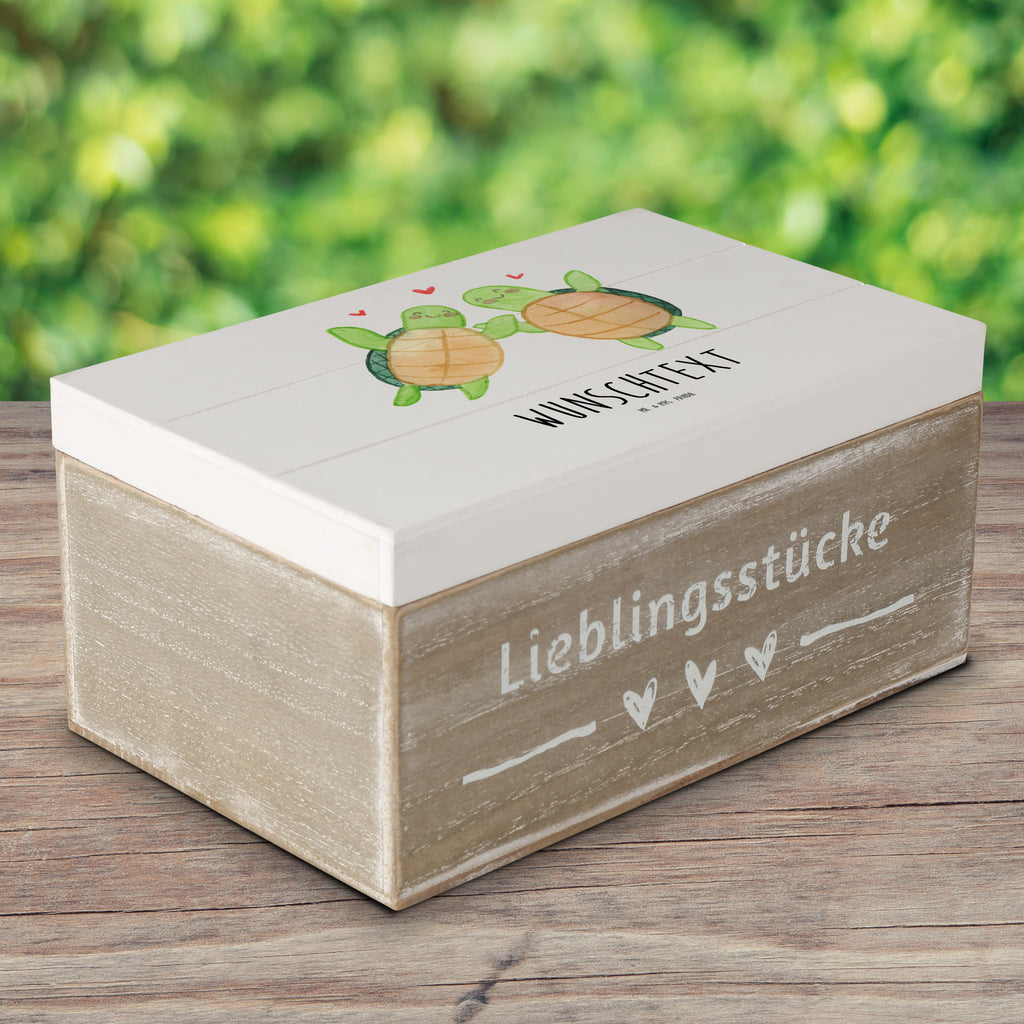 Personalisierte Holzkiste Schildkröten Paar Holzkiste mit Namen, Kiste mit Namen, Schatzkiste mit Namen, Truhe mit Namen, Schatulle mit Namen, Erinnerungsbox mit Namen, Erinnerungskiste, mit Namen, Dekokiste mit Namen, Aufbewahrungsbox mit Namen, Holzkiste Personalisiert, Kiste Personalisiert, Schatzkiste Personalisiert, Truhe Personalisiert, Schatulle Personalisiert, Erinnerungsbox Personalisiert, Erinnerungskiste Personalisiert, Dekokiste Personalisiert, Aufbewahrungsbox Personalisiert, Geschenkbox personalisiert, GEschenkdose personalisiert, Liebe, Partner, Freund, Freundin, Ehemann, Ehefrau, Heiraten, Verlobung, Heiratsantrag, Liebesgeschenk, Jahrestag, Hocheitstag, Valentinstag, Geschenk für Frauen, Hochzeitstag, Mitbringsel, Geschenk für Freundin, Geschenk für Partner, Liebesbeweis, für Männer, für Ehemann