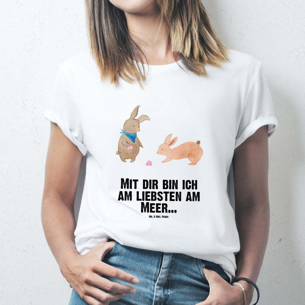 T-Shirt Standard Hasen Muschel T-Shirt, Shirt, Tshirt, Lustiges T-Shirt, T-Shirt mit Spruch, Party, Junggesellenabschied, Jubiläum, Geburstag, Herrn, Damen, Männer, Frauen, Schlafshirt, Nachthemd, Sprüche, Familie, Vatertag, Muttertag, Bruder, Schwester, Mama, Papa, Oma, Opa, Hasen, beste Freundin, Freundin, Freundinnen, best friends, BFF, Muscheln sammeln, Muscheln, Meer