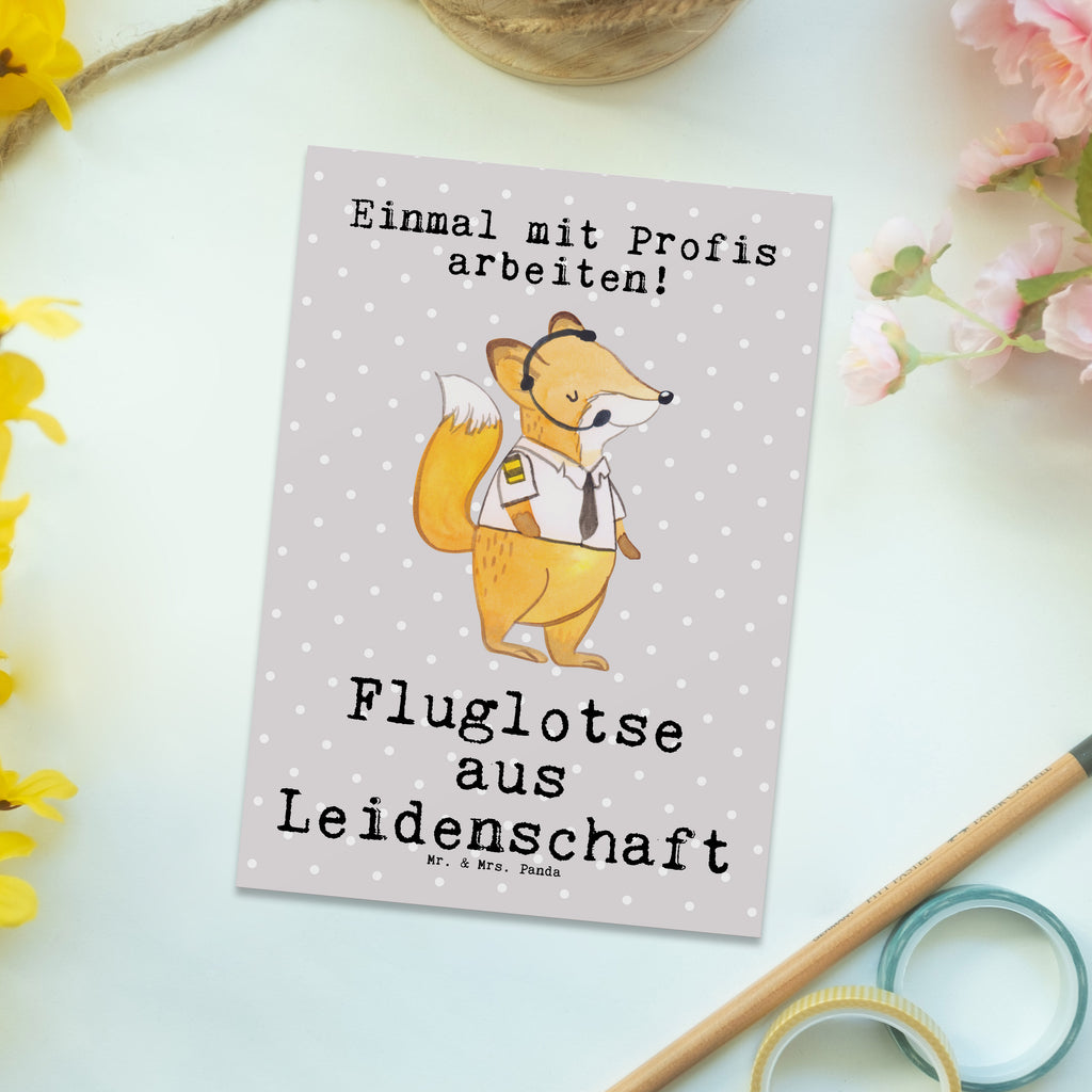 Postkarte Fluglotse aus Leidenschaft Postkarte, Karte, Geschenkkarte, Grußkarte, Einladung, Ansichtskarte, Geburtstagskarte, Einladungskarte, Dankeskarte, Ansichtskarten, Einladung Geburtstag, Einladungskarten Geburtstag, Beruf, Ausbildung, Jubiläum, Abschied, Rente, Kollege, Kollegin, Geschenk, Schenken, Arbeitskollege, Mitarbeiter, Firma, Danke, Dankeschön, Fluglotse, Flugverkehrsleiter, Luftfahrtpersonal, Flugsicherung