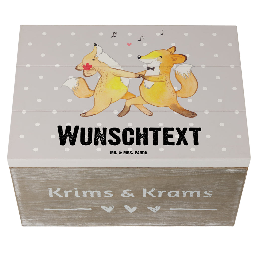 Personalisierte Holzkiste Füchse Salsa tanzen Holzkiste mit Namen, Kiste mit Namen, Schatzkiste mit Namen, Truhe mit Namen, Schatulle mit Namen, Erinnerungsbox mit Namen, Erinnerungskiste, mit Namen, Dekokiste mit Namen, Aufbewahrungsbox mit Namen, Holzkiste Personalisiert, Kiste Personalisiert, Schatzkiste Personalisiert, Truhe Personalisiert, Schatulle Personalisiert, Erinnerungsbox Personalisiert, Erinnerungskiste Personalisiert, Dekokiste Personalisiert, Aufbewahrungsbox Personalisiert, Geschenkbox personalisiert, GEschenkdose personalisiert, Geschenk, Sport, Sportart, Hobby, Schenken, Danke, Dankeschön, Auszeichnung, Gewinn, Sportler, Salsa tanzen, Tanzschule, Tanzen, Tanzkurs