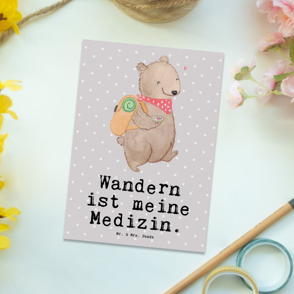 Postkarte Bär Wandern Medizin Postkarte, Karte, Geschenkkarte, Grußkarte, Einladung, Ansichtskarte, Geburtstagskarte, Einladungskarte, Dankeskarte, Ansichtskarten, Einladung Geburtstag, Einladungskarten Geburtstag, Geschenk, Sport, Sportart, Hobby, Schenken, Danke, Dankeschön, Auszeichnung, Gewinn, Sportler, Wandern, Bergsteigen, Wintertouren, Outdoor Sport, Freizeitsport, Spazieren, Natur entdecken