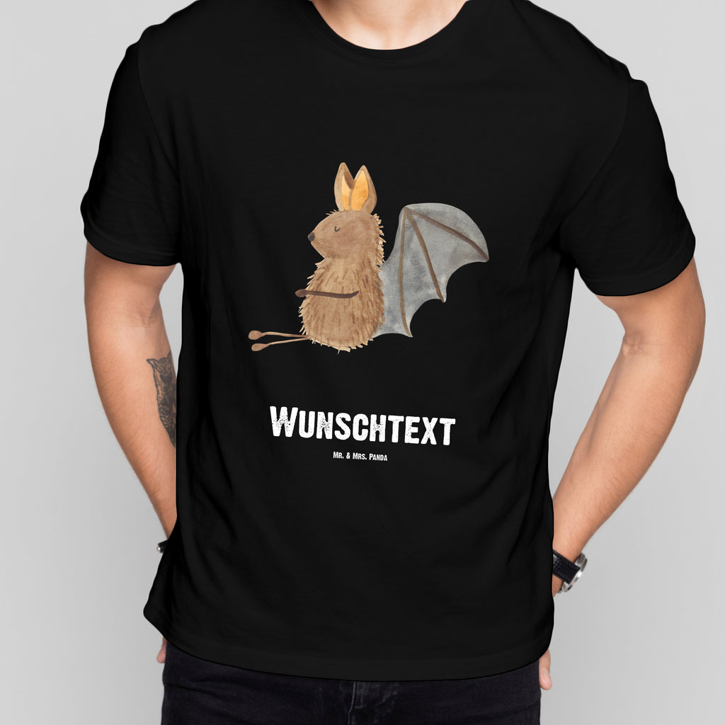 Personalisiertes T-Shirt Fledermaus sitzend T-Shirt Personalisiert, T-Shirt mit Namen, T-Shirt mit Aufruck, Männer, Frauen, Wunschtext, Bedrucken, Tiermotive, Gute Laune, lustige Sprüche, Tiere, Fledermaus, Fledermäuse, Motivation, entspannen