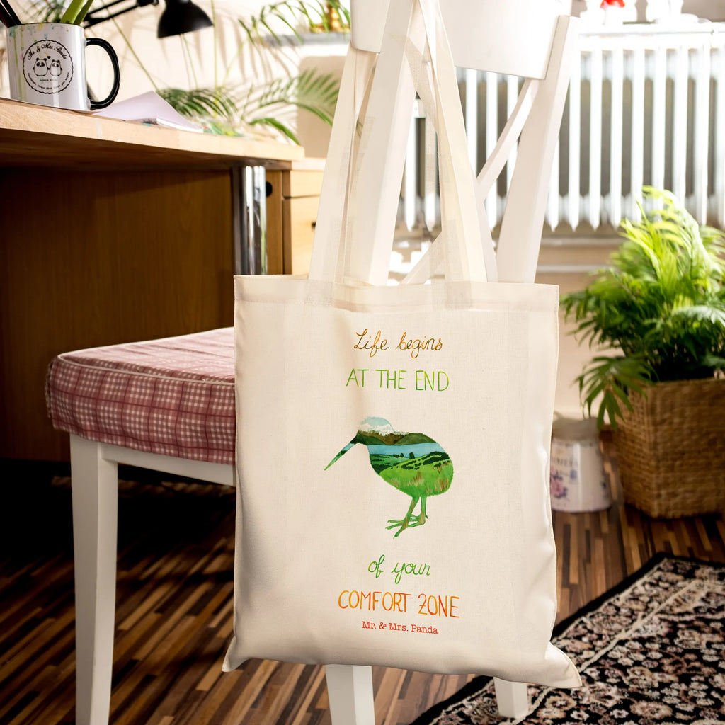 Tragetasche Kiwi Neuseeland Beuteltasche, Beutel, Einkaufstasche, Jutebeutel, Stoffbeutel, Tasche, Shopper, Umhängetasche, Strandtasche, Schultertasche, Stofftasche, Tragetasche, Badetasche, Jutetasche, Einkaufstüte, Laptoptasche, Blumen Deko, Frühlings Deko, Sommer Deko, Dekoration, positive Botschaft, Naturliebhaber, Outdoor, Natur, Abenteuer, Neuseeland, New Zealand, Kiwi, Kiwivogel, Komfortzone, Life begins, Motivation, Leben