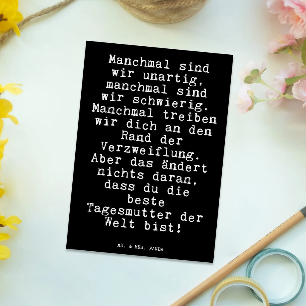 Postkarte Sprüche und Zitate Manchmal sind wir unartig, manchmal sind wir schwierig. Manchmal treiben wir dich an den Rand der Verzweiflung. Aber das ändert nichts daran, dass du die beste Tagesmutter der Welt bist! Postkarte, Karte, Geschenkkarte, Grußkarte, Einladung, Ansichtskarte, Geburtstagskarte, Einladungskarte, Dankeskarte, Ansichtskarten, Einladung Geburtstag, Einladungskarten Geburtstag, Spruch, Sprüche, lustige Sprüche, Weisheiten, Zitate, Spruch Geschenke, Spruch Sprüche Weisheiten Zitate Lustig Weisheit Worte