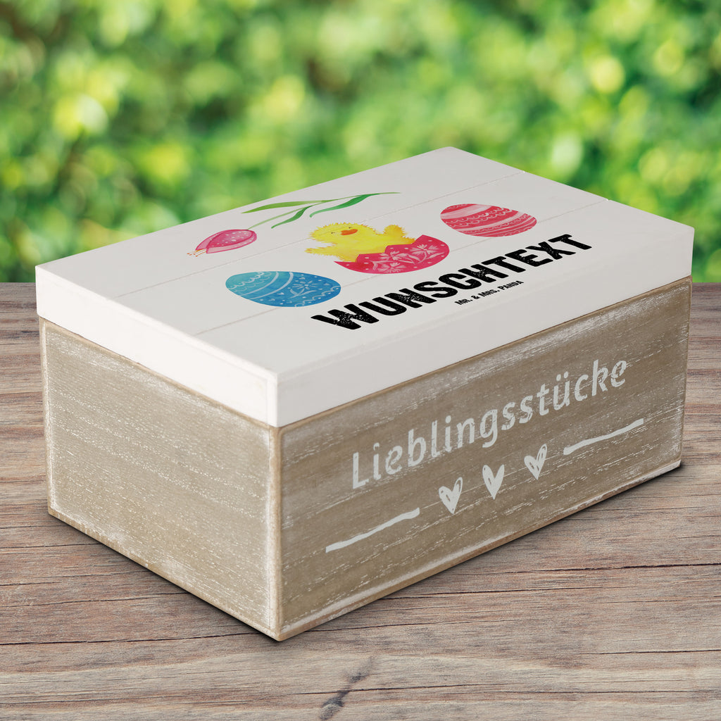 Personalisierte Holzkiste Küken geschlüpft Holzkiste mit Namen, Kiste mit Namen, Schatzkiste mit Namen, Truhe mit Namen, Schatulle mit Namen, Erinnerungsbox mit Namen, Erinnerungskiste, mit Namen, Dekokiste mit Namen, Aufbewahrungsbox mit Namen, Holzkiste Personalisiert, Kiste Personalisiert, Schatzkiste Personalisiert, Truhe Personalisiert, Schatulle Personalisiert, Erinnerungsbox Personalisiert, Erinnerungskiste Personalisiert, Dekokiste Personalisiert, Aufbewahrungsbox Personalisiert, Geschenkbox personalisiert, GEschenkdose personalisiert, Ostern, Osterhase, Ostergeschenke, Osternest, Osterdeko, Geschenke zu Ostern, Ostern Geschenk, Ostergeschenke Kinder, Ostern Kinder, Küken, Osterei, Ostereier, Ei, Frühlingsgefühle, Freude, Grüße, liebe Grüße, Frohe Ostern, Ostergrüße