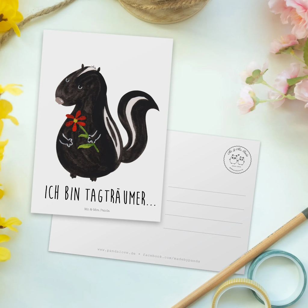 Postkarte Stinktier Blume Postkarte, Karte, Geschenkkarte, Grußkarte, Einladung, Ansichtskarte, Geburtstagskarte, Einladungskarte, Dankeskarte, Ansichtskarten, Einladung Geburtstag, Einladungskarten Geburtstag, Stinktier, Skunk, Wildtier, Raubtier, Stinker, Stinki, Tagträumer, verträumt, Dreams, Träume