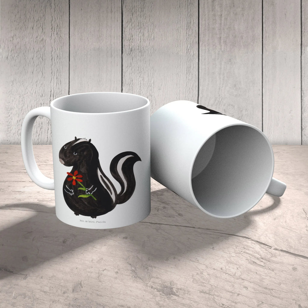 Tasse Stinktier Blume Tasse, Kaffeetasse, Teetasse, Becher, Kaffeebecher, Teebecher, Keramiktasse, Porzellantasse, Büro Tasse, Geschenk Tasse, Tasse Sprüche, Tasse Motive, Kaffeetassen, Tasse bedrucken, Designer Tasse, Cappuccino Tassen, Schöne Teetassen, Stinktier, Skunk, Wildtier, Raubtier, Stinker, Stinki, Tagträumer, verträumt, Dreams, Träume