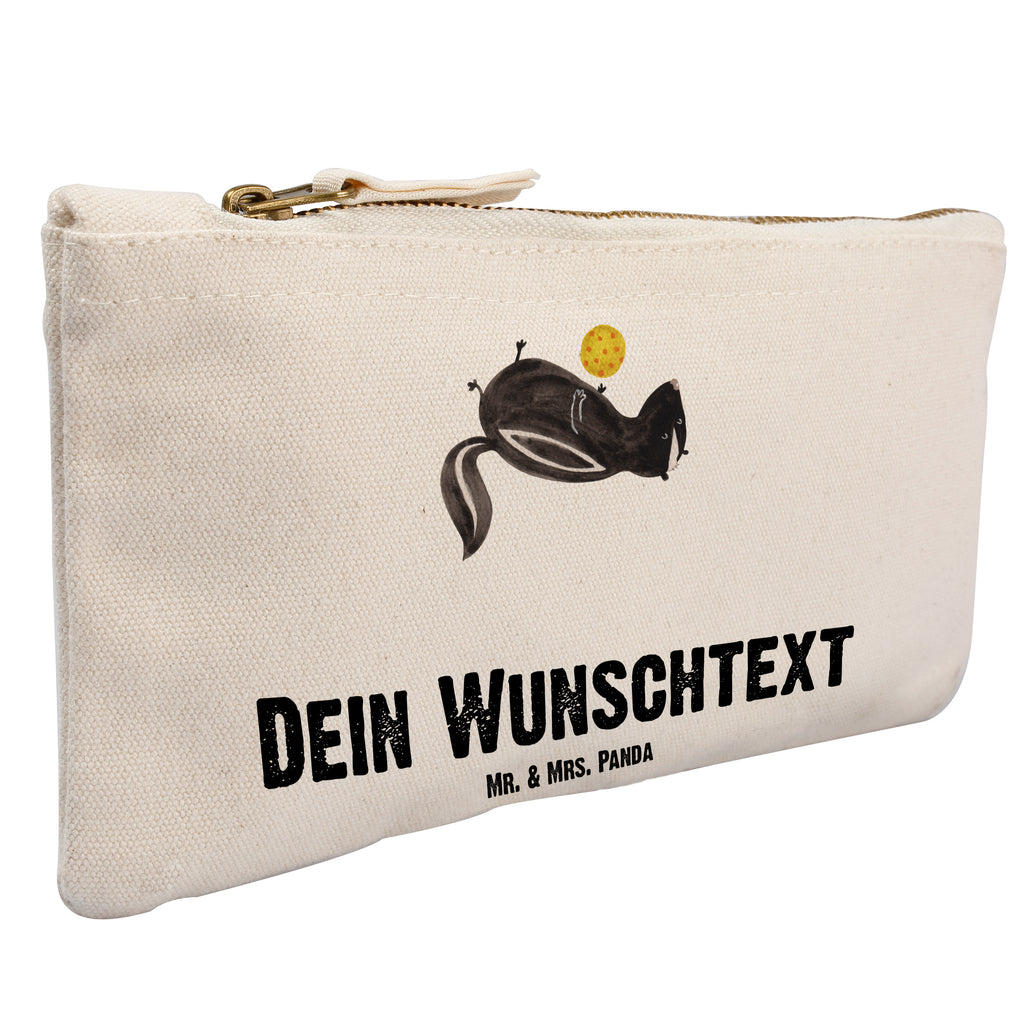 Personalisierte Schminktasche Stinktier Ball Personalisierte Schminktasche, Personalisierte Kosmetiktasche, Personalisierter Kosmetikbeutel, Personalisiertes Stiftemäppchen, Personalisiertes Etui, Personalisierte Federmappe, Personalisierte Makeup Bag, Personalisiertes Schminketui, Personalisiertes Kosmetiketui, Personalisiertes Schlamperetui, Schminktasche mit Namen, Kosmetiktasche mit Namen, Kosmetikbeutel mit Namen, Stiftemäppchen mit Namen, Etui mit Namen, Federmappe mit Namen, Makeup Bg mit Namen, Schminketui mit Namen, Kosmetiketui mit Namen, Schlamperetui mit Namen, Schminktasche personalisieren, Schminktasche bedrucken, Schminktasche selbst gestalten, Stinktier, Skunk, Wildtier, Raubtier, Stinker, Stinki, verspielt, Weisheit