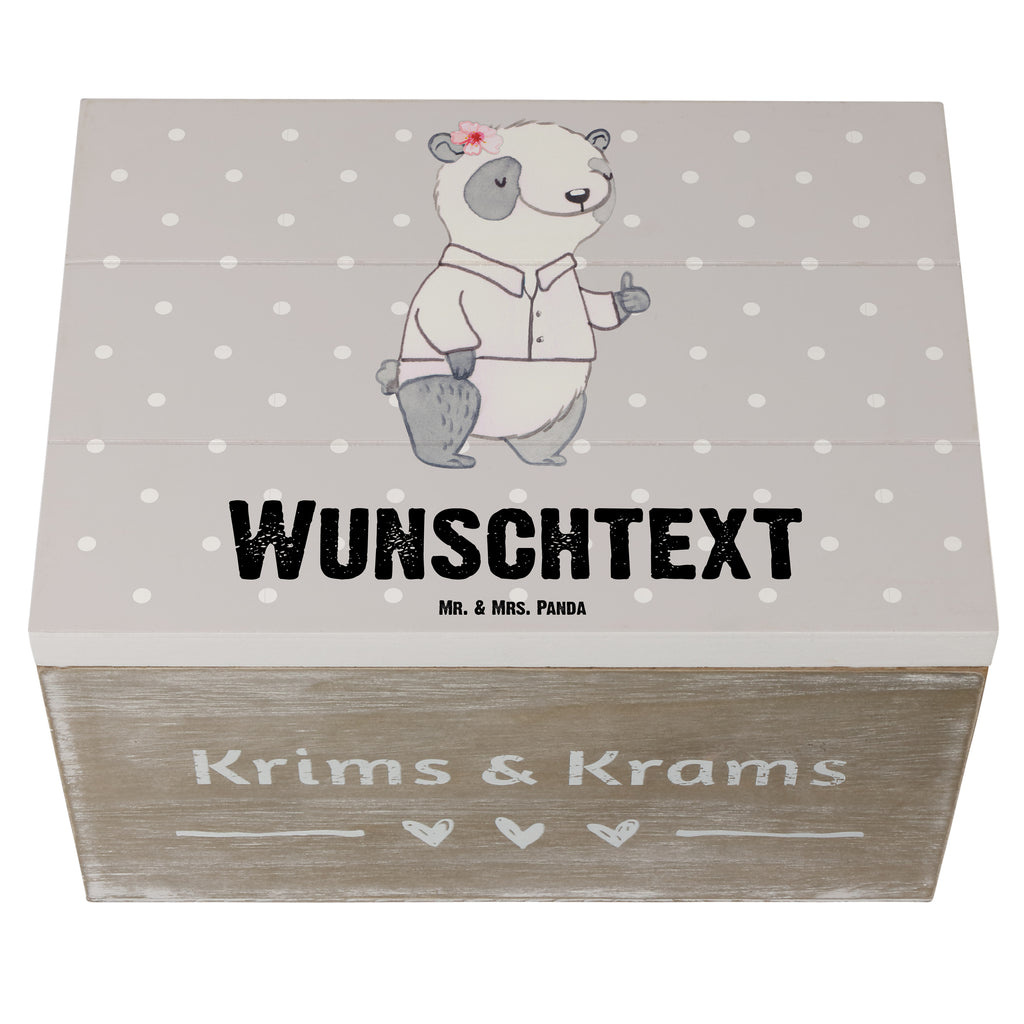 Personalisierte Holzkiste Panda Beste Teamleiterin Holzkiste mit Namen, Kiste mit Namen, Schatzkiste mit Namen, Truhe mit Namen, Schatulle mit Namen, Erinnerungsbox mit Namen, Erinnerungskiste, mit Namen, Dekokiste mit Namen, Aufbewahrungsbox mit Namen, Holzkiste Personalisiert, Kiste Personalisiert, Schatzkiste Personalisiert, Truhe Personalisiert, Schatulle Personalisiert, Erinnerungsbox Personalisiert, Erinnerungskiste Personalisiert, Dekokiste Personalisiert, Aufbewahrungsbox Personalisiert, Geschenkbox personalisiert, GEschenkdose personalisiert, für, Dankeschön, Geschenk, Schenken, Geburtstag, Geburtstagsgeschenk, Geschenkidee, Danke, Bedanken, Mitbringsel, Freude machen, Geschenktipp, Teamleiterin, Seminarleiterin, Gruppenleiterin, Leiterin, Kollegin, Chefin, Vorgesetzte, Abschied, Abschiedsgeschenk, Ruhestand