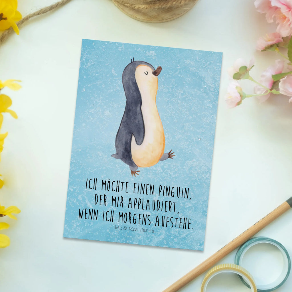 Postkarte Pinguin marschieren Postkarte, Karte, Geschenkkarte, Grußkarte, Einladung, Ansichtskarte, Geburtstagskarte, Einladungskarte, Dankeskarte, Ansichtskarten, Einladung Geburtstag, Einladungskarten Geburtstag, Pinguin, Pinguine, Frühaufsteher, Langschläfer, Bruder, Schwester, Familie