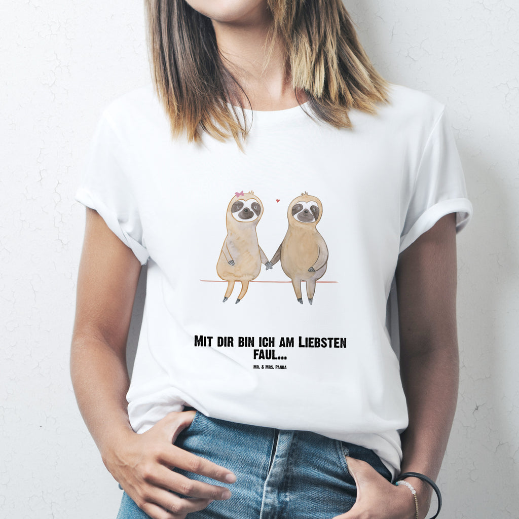 Personalisiertes T-Shirt Faultier Pärchen T-Shirt Personalisiert, T-Shirt mit Namen, T-Shirt mit Aufruck, Männer, Frauen, Wunschtext, Bedrucken, Faultier, Faultier Geschenk, Faultier Deko, Faultiere, faul, Lieblingstier, Liebe, Liebespaar, Faultierliebe, Faultierpärchen, verliebt, verlobt, gemeinsam, relaxen, Pärchen, Beziehung, Langsamkeit