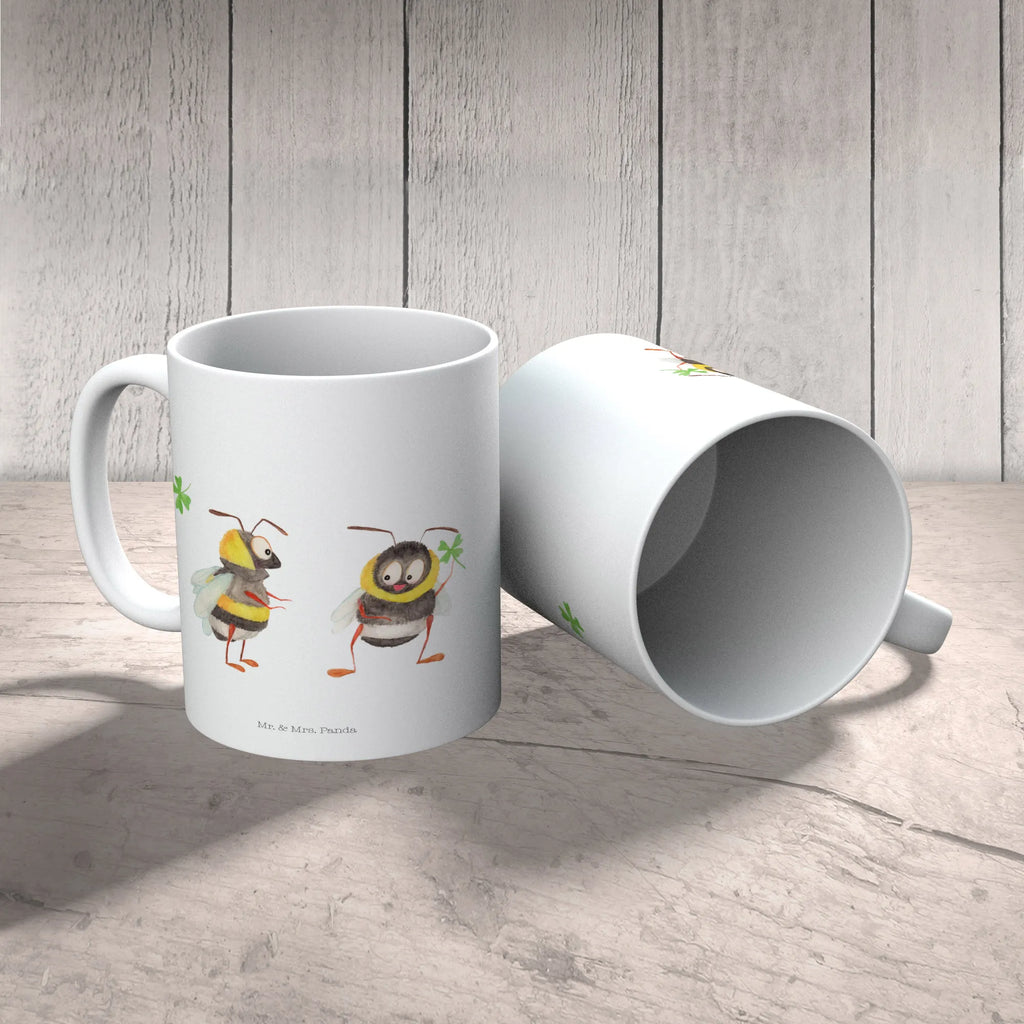 Tasse Hummeln Kleeblatt Tasse, Kaffeetasse, Teetasse, Becher, Kaffeebecher, Teebecher, Keramiktasse, Porzellantasse, Büro Tasse, Geschenk Tasse, Tasse Sprüche, Tasse Motive, Kaffeetassen, Tasse bedrucken, Designer Tasse, Cappuccino Tassen, Schöne Teetassen, Tiermotive, Gute Laune, lustige Sprüche, Tiere, Hummel, Biene, Spruch positiv, Biene Deko, Spruch schön, glücklich sein, glücklich werden, Spruch fröhlich